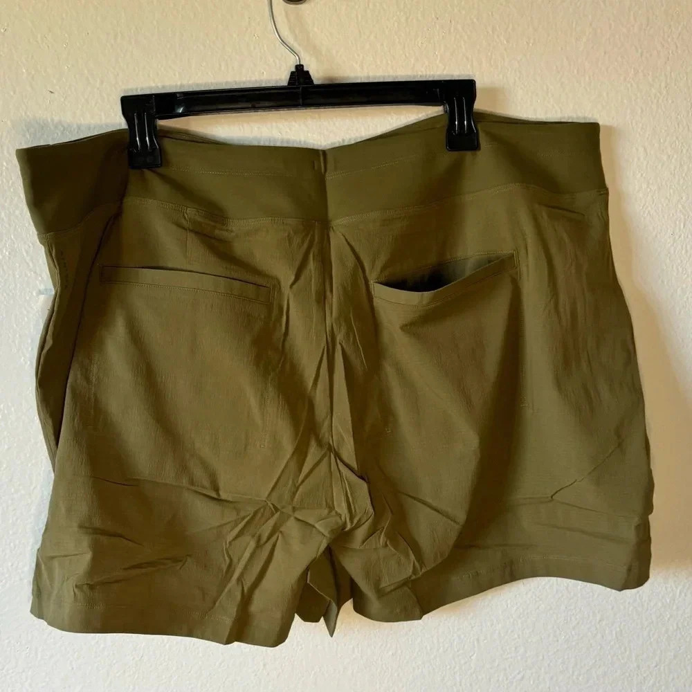 ATHLETA TREKKIE NORTH MID RISE SHORT - Picture 4 of 9